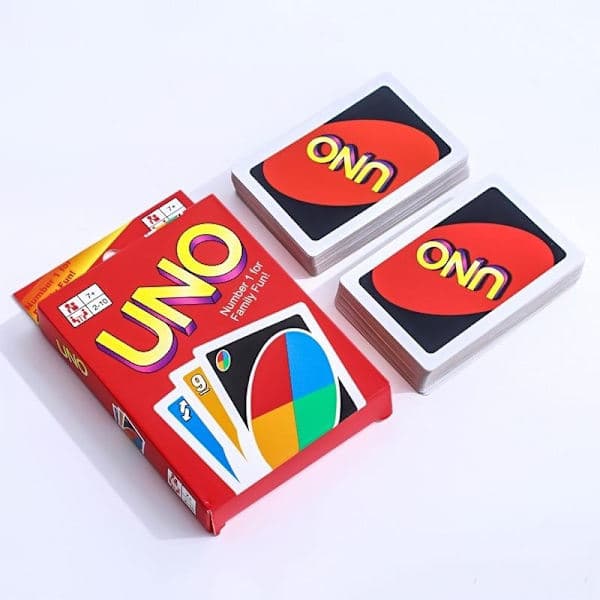 Uno peruskorttipeli perhepeli