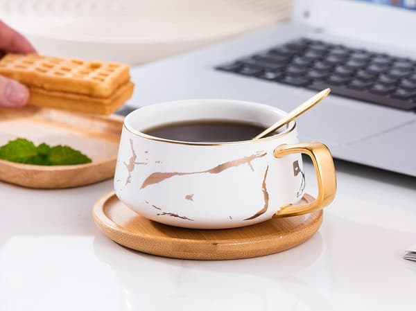 10 oz Deluxe Guld Handavtryck Te- och Kaffekopp med Bambufat Set (Set om 2 Vita)