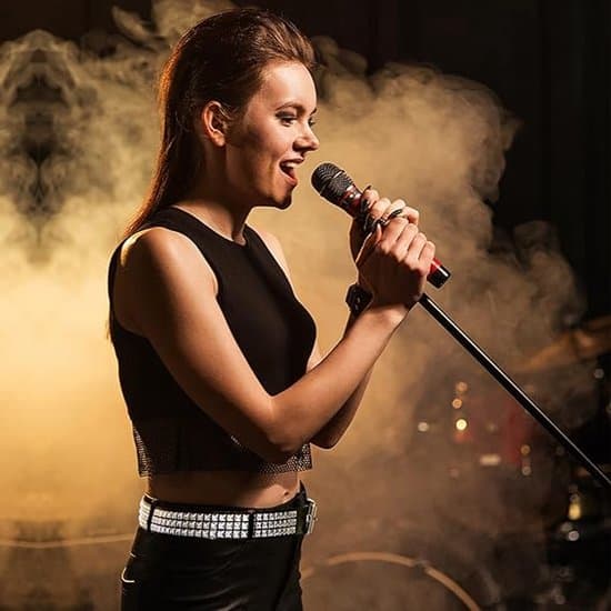 Bælte - Metal Punk Rock Nittebælte - Unisex - Pyramide Gotisk Nittebælte - Sort og Hvid Justerbart - 2 stk.