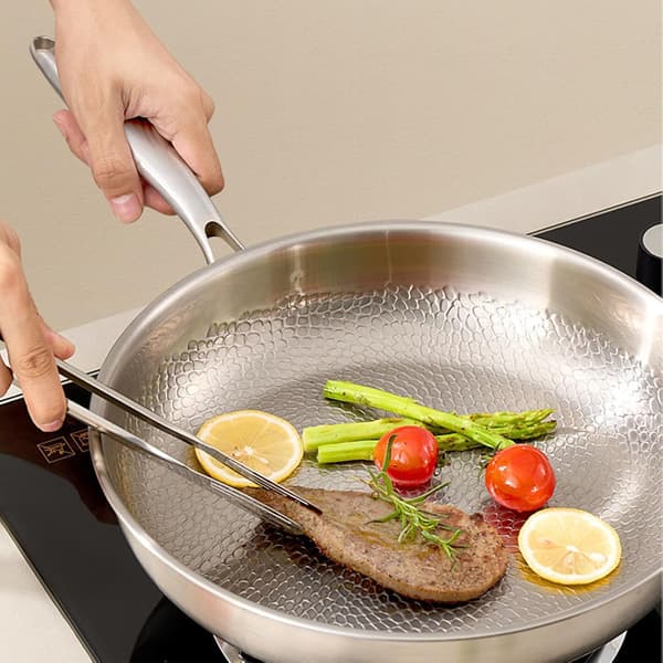 Med lock Slitstark Repfri Non-Stick Titan Stekpanna För Matlagning 28CM A 28CM