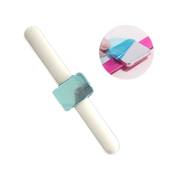 Magnetiskt silikonarmband för att hålla metallhårnålar och klämmor inom räckhåll