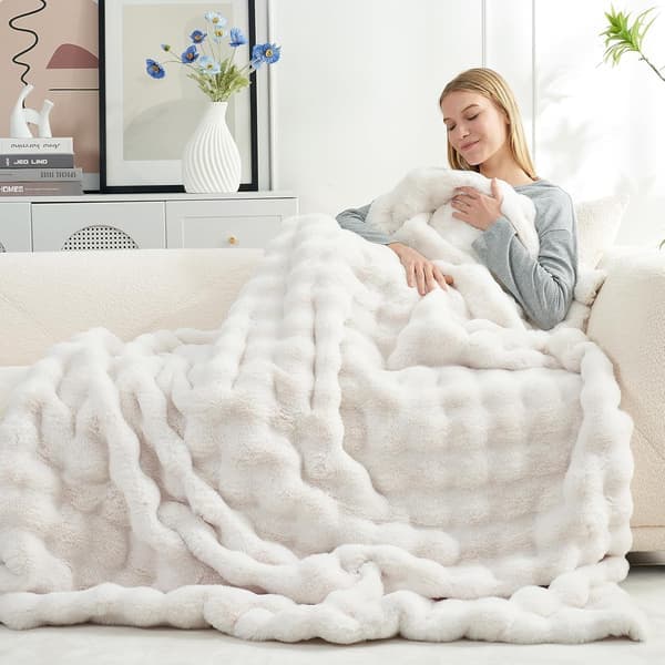 Faux Fur Tæppe til Sofa, Fluffy Blødt Plys Tykt Boble Tæppe til Sofa, Soveværelse, Stue 64*80 Tommer, Cremhvid