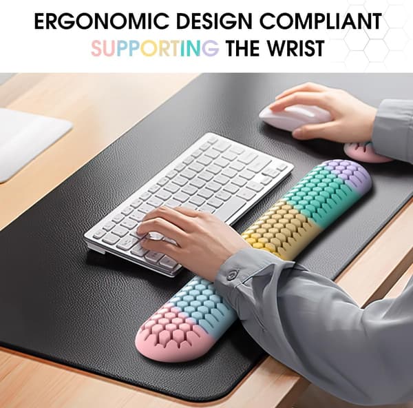 Tastaturets håndledsstøtte har et bikagedesign og en ergonomisk designet håndleds- og musemåtte. Colorful