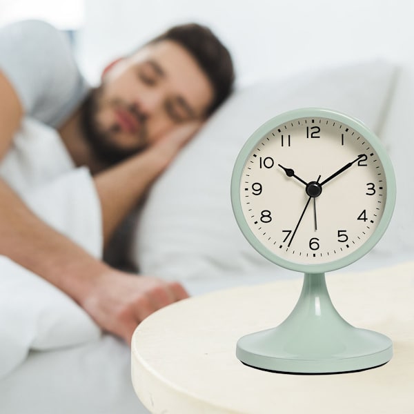 Metallväckarklocka retro klassisk, väckarklocka tyst utan tickande med nattljus och snooze-funktion