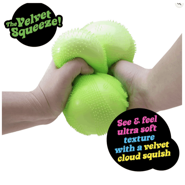 Schylling Super NeeDoh Fuzzball Stressbold Fidgetlegetøj - Stor 4,5\" i diameter Booster Pack 1 per pack