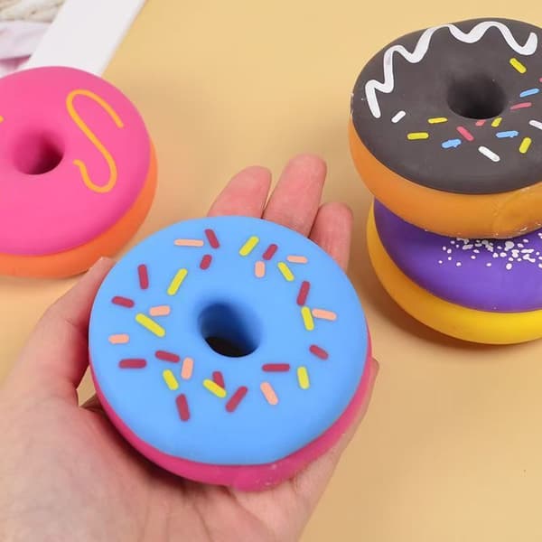 Donutformede klemmeleker (4-pakning) — Miljøvennlig materiale, mat-tema, morsomt og stressreduserende.