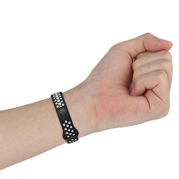 Amazfit Band 7 klockarmband i silikon med dubbla färger - Svart / Vit Vit