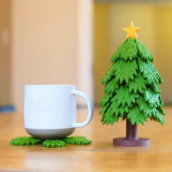 Christmas Tree Coasters and Star Trivet for Hot Dishes or Drinks, Interlocking Plastic Trivet Set in the Shape of a Tree