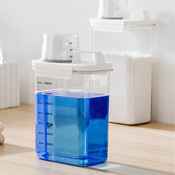 Sæt med 2 vaskemiddelbeholdere. 1800 ml vaskemiddeldispenser med målebæger. Vaskemiddeldispenser. Vaskemiddelbeholder.
