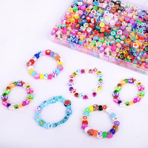 Armbåndsfremstillingssæt med 1000 polymerlerperler, 24 stilarter af søde og sjove perler, DIY-tilbehør til kvinder.