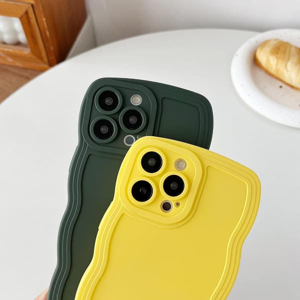 Til iPhone 13 Pro Max-deksel, ensfarget bølget ramme myk kompatibel med iPhone-deksel (iPhone 13 Pro Max) Gul