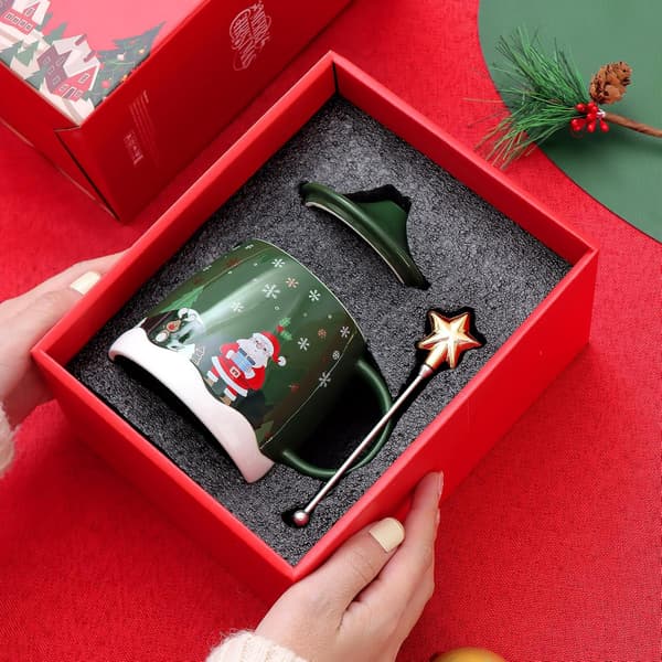 Julkeramisk mugg med handtag, lock och sked - Jultomten - Julklapp
