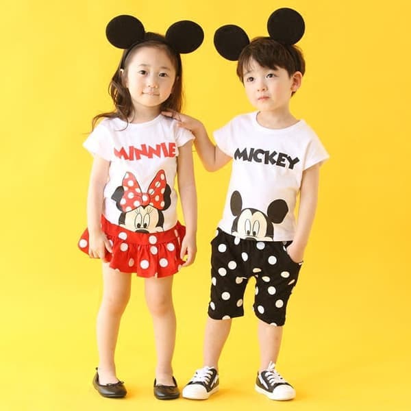 Et sæt med 4 Mickey Mouse-ørehårbånd og Minnie Mouse-ørehårbånd, velegnet til kvinder og piger.