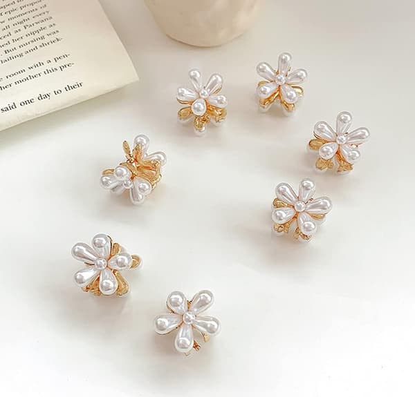 10-pak mini perle hårklemmer, blomsterformede, søde hårklemmer til kunstige pandehår, dekorative håraccessories til kvinder og piger.