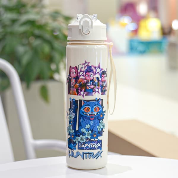 K-Pop Devil Hunter vattenflaska med sugrör, utomhusvattenflaska för barn, bärbar vattenflaska i plast, perfekt present till animefans och samlare white C