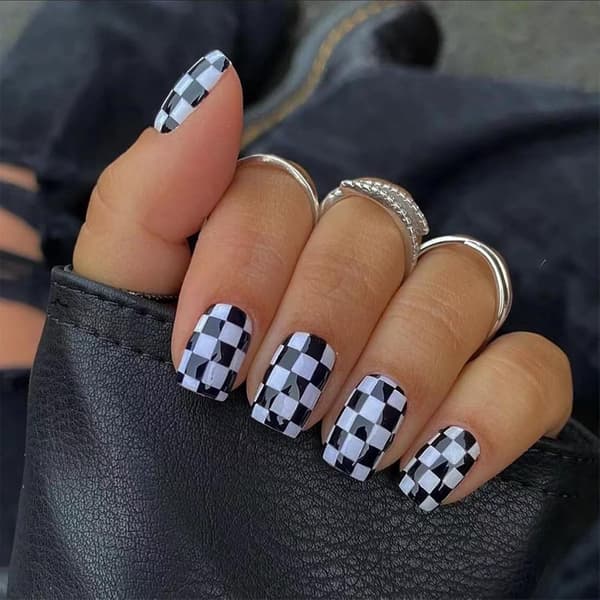 Short Square Black White Plaid Pattern Glossy Glue Nails Full Cover Artificial False Nails Gel Set