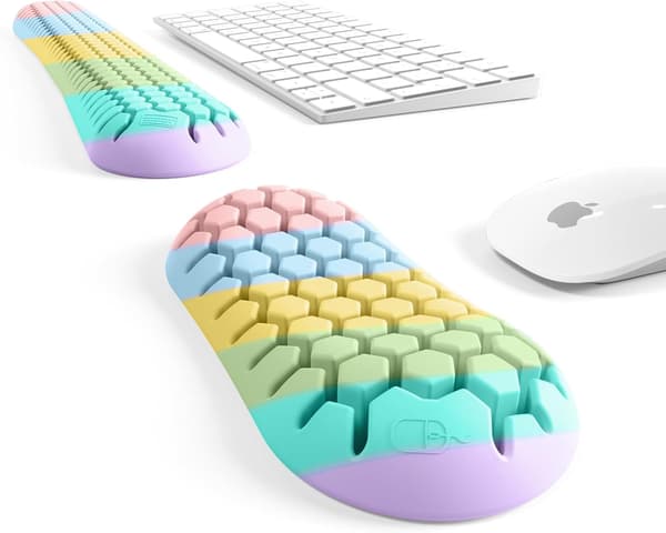 Tastaturets håndledsstøtte har et bikagedesign og en ergonomisk designet håndleds- og musemåtte. Colorful