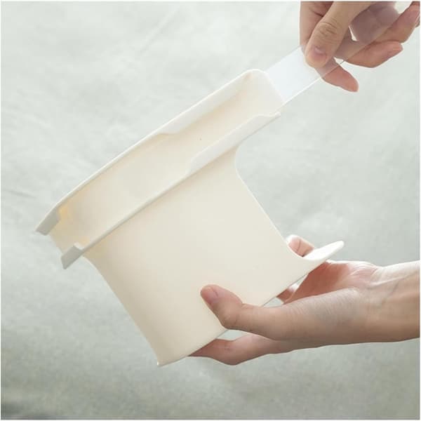 The sheet holder is easy to install, and all sheet sizes (grey) come with non-slip sheet straps.