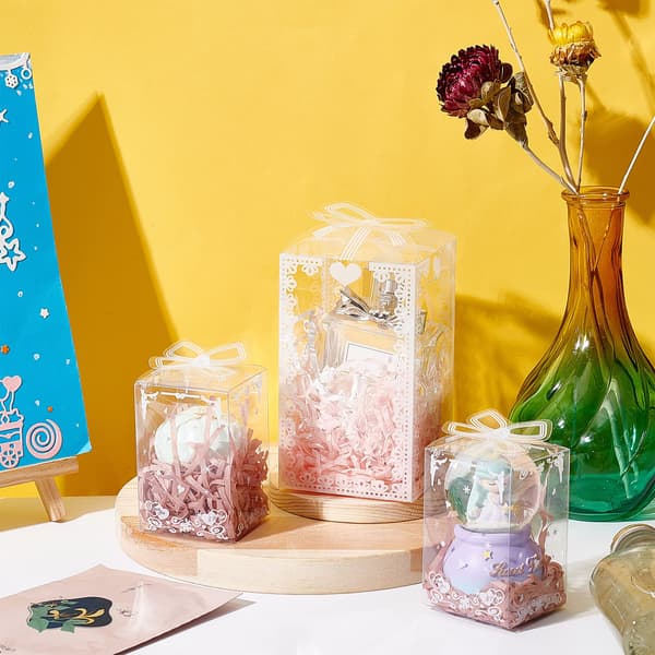 6 klara plastpresentaskar med rosetter