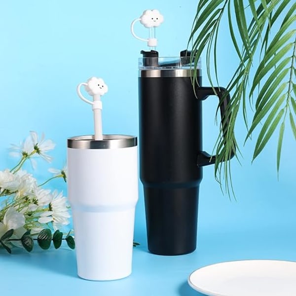 4 stycken vita sugrörshättor, molnformade vita sugrörshättor