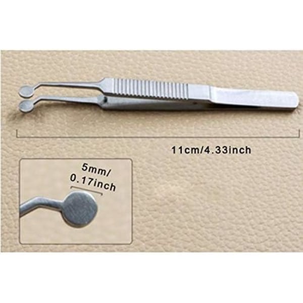 One Meibomian gland forceps for dry eyes