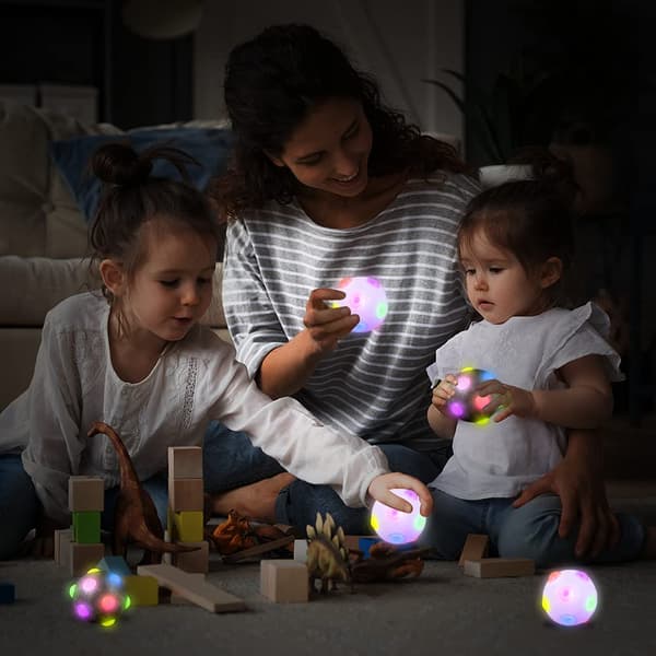 2-delt sett med blinkende LED-gummiboll for barn