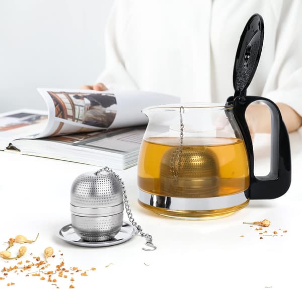 2 stk. Teinfuser, finmasket teinfuser med kjede og lokk,