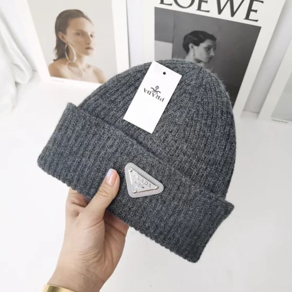 Varm vinterstrikket lue Høst- og vinterlue Invertert trekant Motemerke Casual Ørebeskyttelse Unisex M Dark Gray