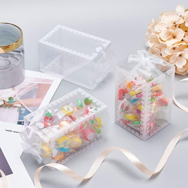 6 klara plastpresentaskar med rosetter