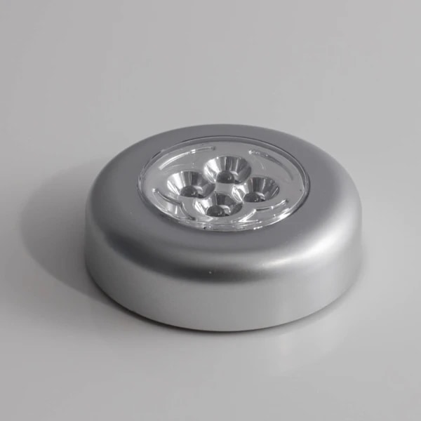 Sett med 3 selvklebende batteridrevne spotlights med hvite LED for innendørs bruk