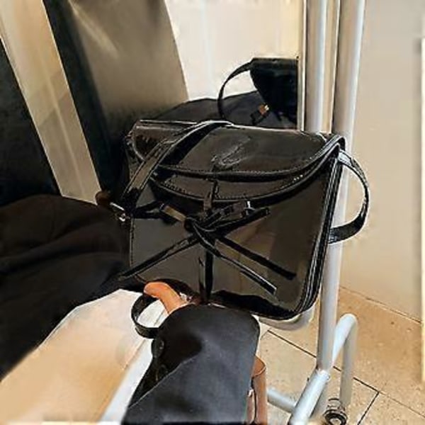 Axelväskor i PU-läder för dam, Hobo-handväskor med justerbara remmar, liten Crossbody-väska, Hobo-väskor med rosett, röd Red