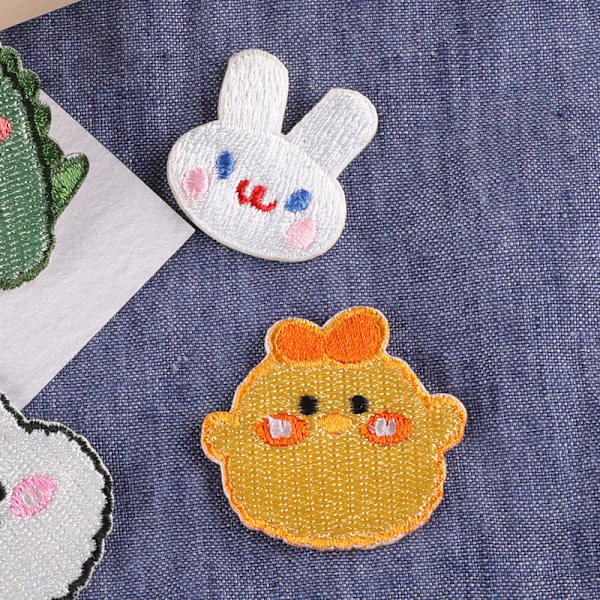 Sæt med 10 stryge- eller sy-på brodererede patches