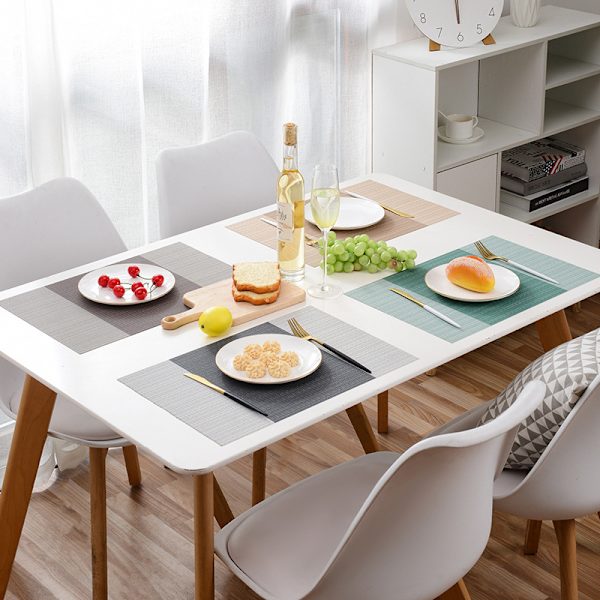 Set med 4 PVC-brikkeunderlag, 4 farger Sklisikre og vaskbare, varme og