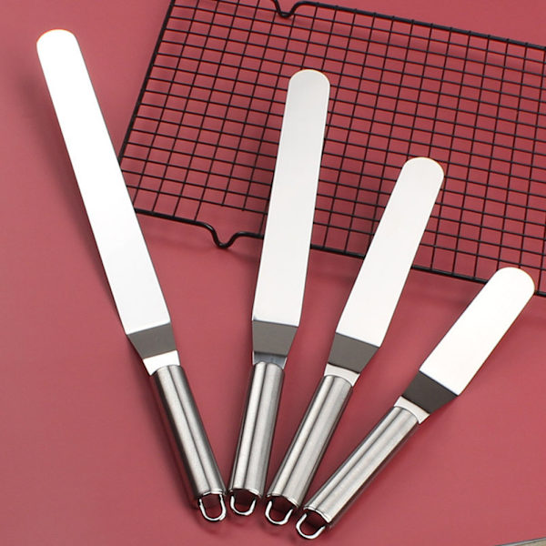 Set med 4 vinklade bakspatlar, rostfria stålspatlar, dekorat