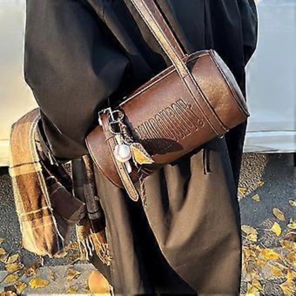 Multifunktionel cylinderformet retro håndtaske til kvinder PU læder skuldertaske 2025 design crossbody pung armhule tasker brun brown