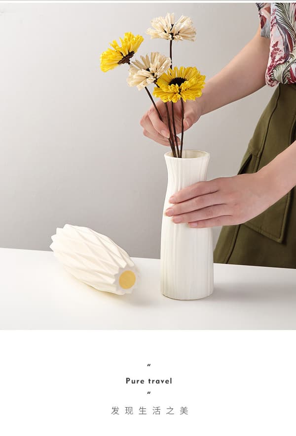 1 Plastvase, Dekorativ Ornament til Stuen - Stil C C
