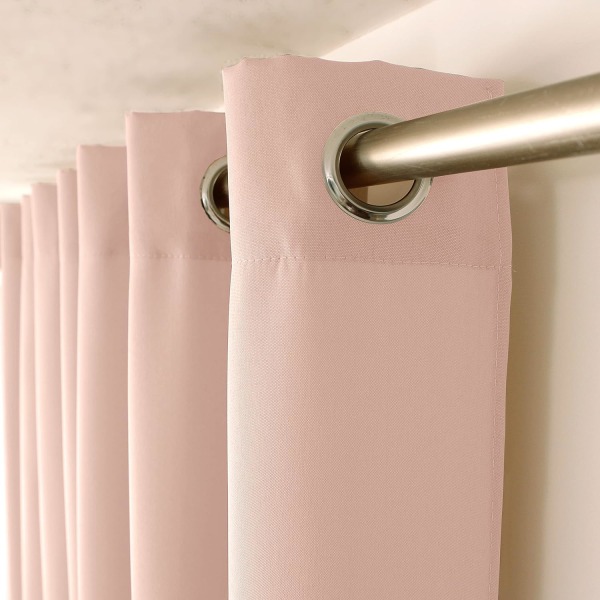 Basale gardiner i polyester bachette - 8 sølvfarvede øjer - 150x250c
