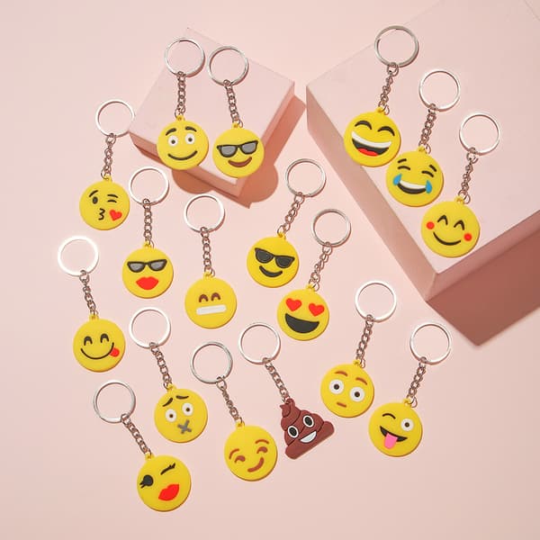 17 st blandade tecknade smiley-emoticon nyckelringar, smiley-ansikte väskberlock