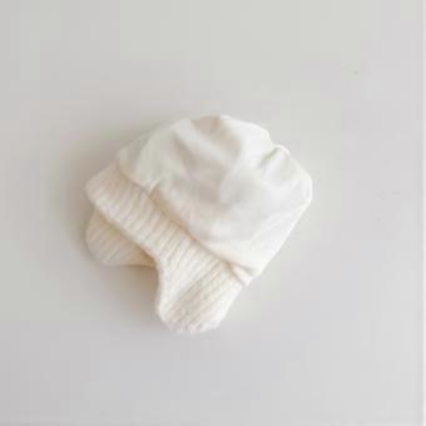 Tyylikkäät vauvan korvia suojaavat pipot liukumattomalla muotoilulla, unisex vauvan talvihattu korvasuojilla, pehmeät taaperon pipot, valkoinen White