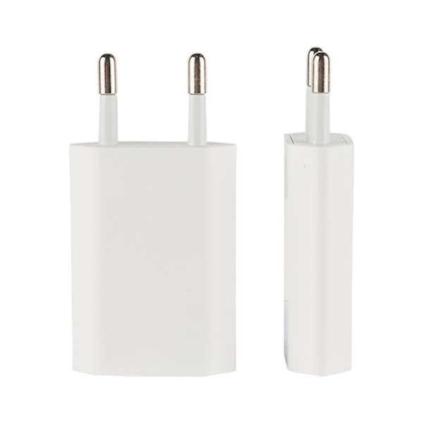 2 kpl USB-nopeaa laturia, USB-pistokkeella, (5V1A), valkoinen