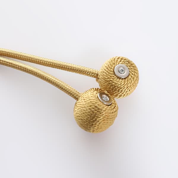 2 stk. (lys grå, ca. 45 cm lange) Gardinholdere Magnetiske