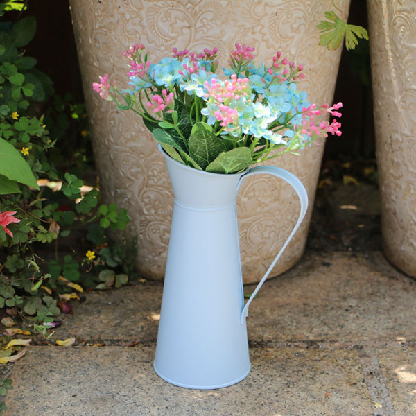 Sininen moderni minimalistinen rautanahkainen kukka-asetelma