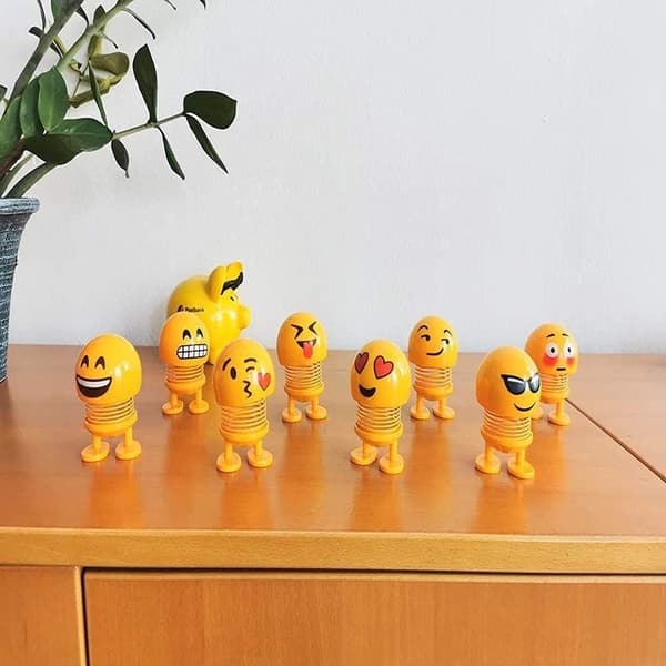 14 stk. Forårs-Søde Emoji Rystende Dukke Bil Interiør Ornament Dashboard