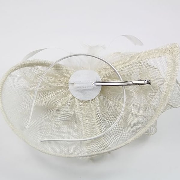 Elegant Fascinator Hat för Kvinnor Bröllop Fjäder Hårklämma Royal Ascot
