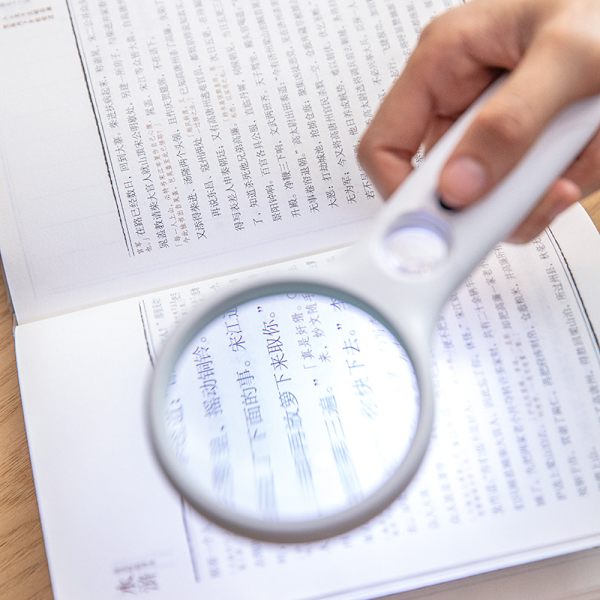 Valaistu suurennuslasi, 3x lukusuurennuslasi valaistuksella ja LED-valoilla