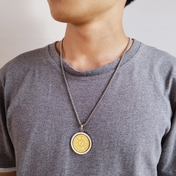 Uskonnollinen miesten Tai Chi Yin Yang -pyörivä riipus Bagua kahdeksan diagrammin talisman kaulakoru