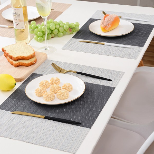 Set med 4 PVC-brikkeunderlag, 4 farger Sklisikre og vaskbare, varme og