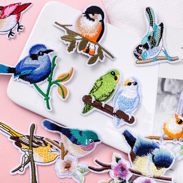 Paket med 13 Broderade Applikationer med Fågelmotiv - Stryk- eller Sy-på