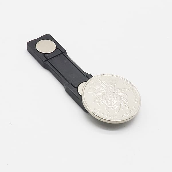 Magnetisk ID-badgeholder med klæbende bagside, sort (12)