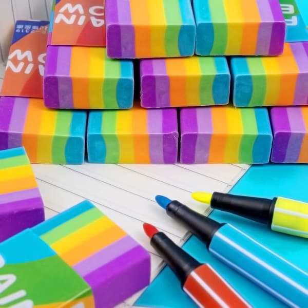 Pakkaus, jossa 20 2B Creative Rainbow -pyyhekumia, ei muruja, ei jälkiä